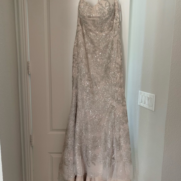 David’s Bridal Wedding Dress size 14 - Picture 2 of 9